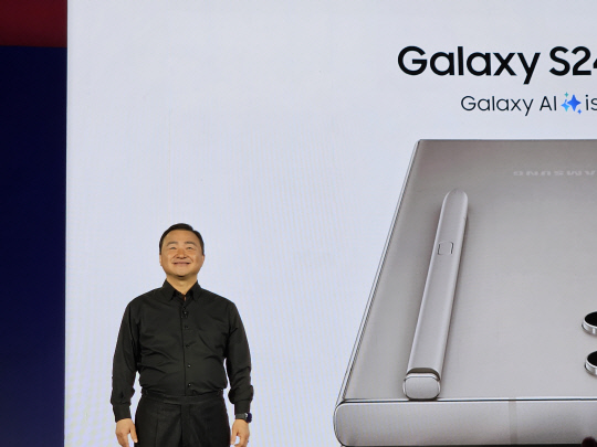 노태문 삼성전자 MX사업부장(사장)이 21일(현지시간) 미국 하와이 마우이에서 열린 퀄컴 연례행사 '스냅드래곤 서밋 2024'에서 기조발표를 하고 있다. 김나인 기자